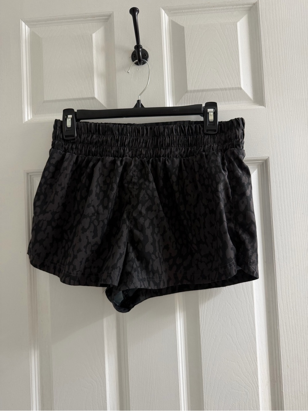 Varley Camo Jacquard Elastic Waist Shorts Women’s Medium Black Gray